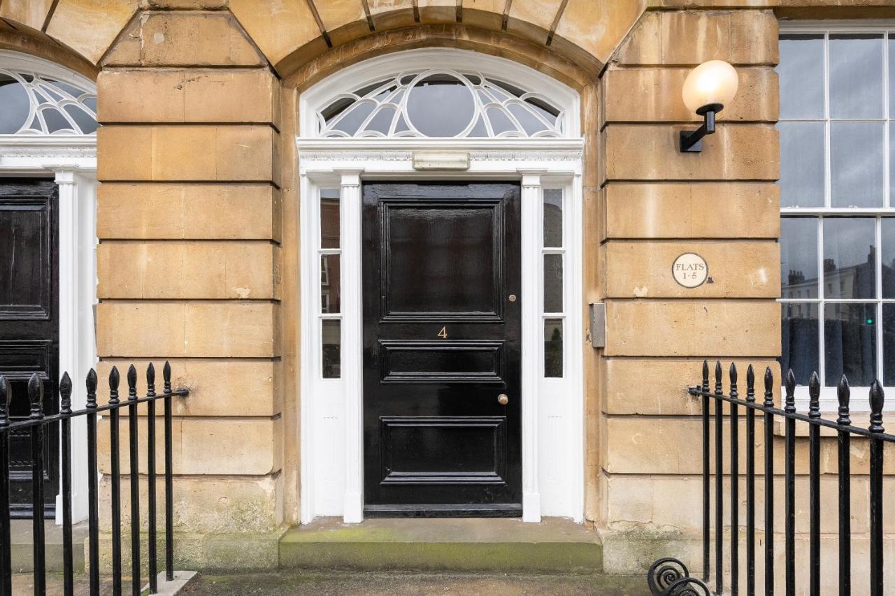 High End Free Parking Wifi Balcony Ensuite Cheltenham Exterior photo