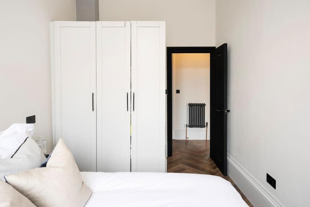 High End Free Parking Wifi Balcony Ensuite Cheltenham Exterior photo